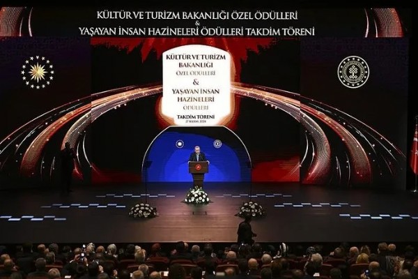 Başkan Erdoğan: Tek tipleşmenin varacağı yer kültürel çölleşmedir